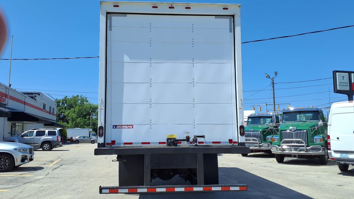 2017 Freightliner M2 106 in Warwick, RI — photo 5