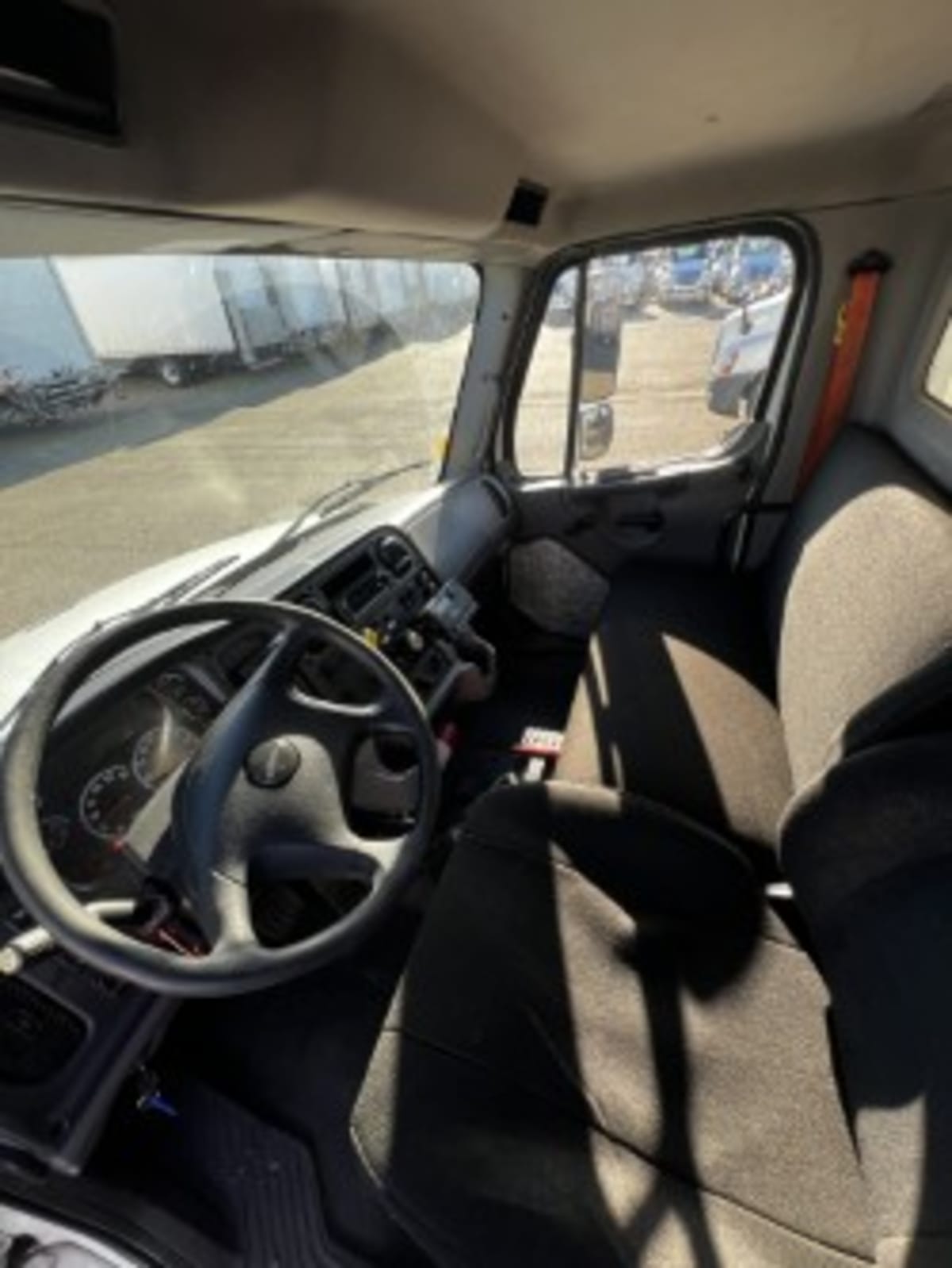 2017 Freightliner/Mercedes M2 106 668348