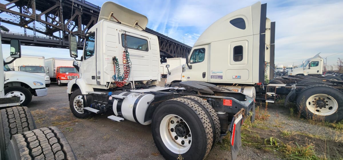 2017 Volvo VNM42TRACTOR 668485