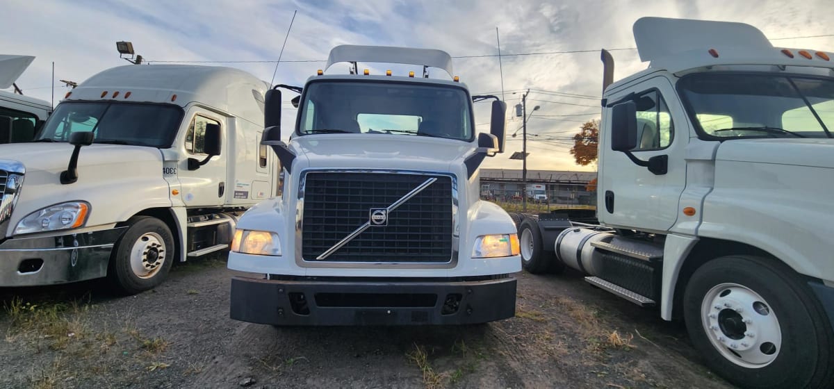 2017 Volvo VNM42TRACTOR 668485