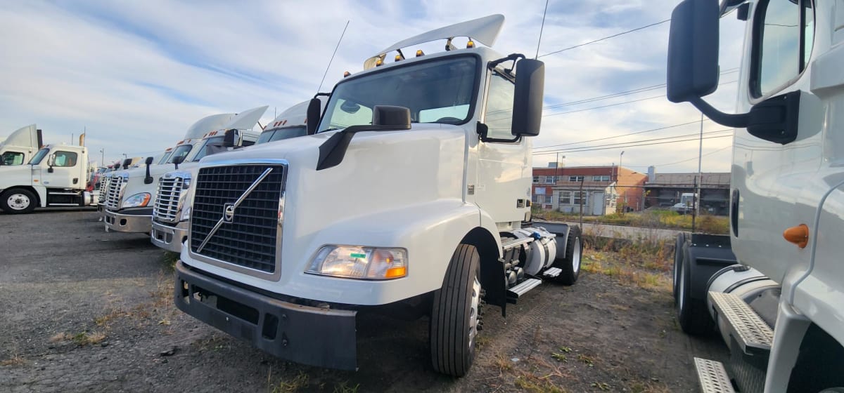 2017 Volvo VNM42TRACTOR 668485