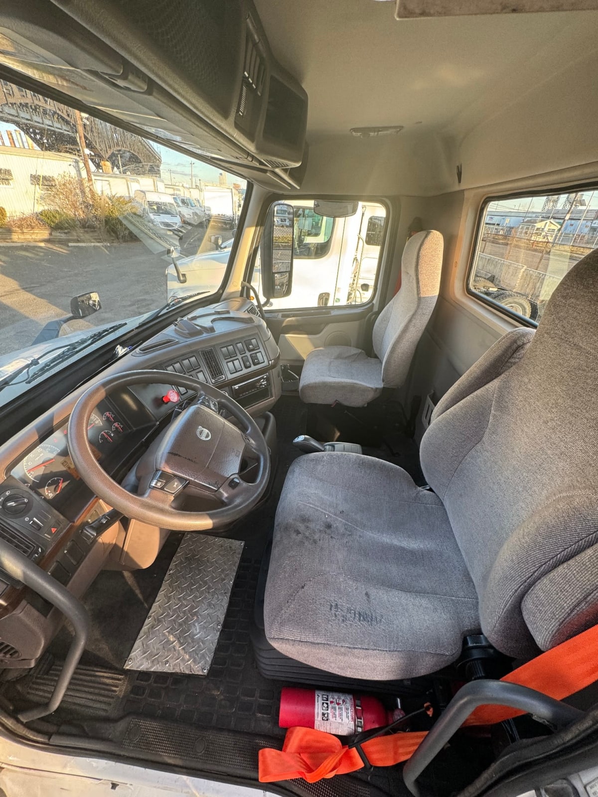 2017 Volvo VNM42TRACTOR 668487