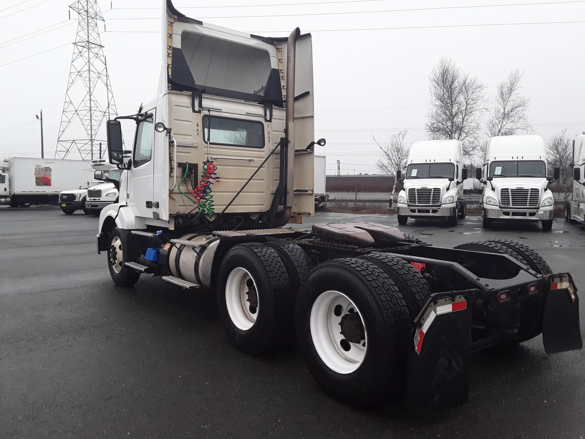 2017 Volvo VNL64T-300 668985