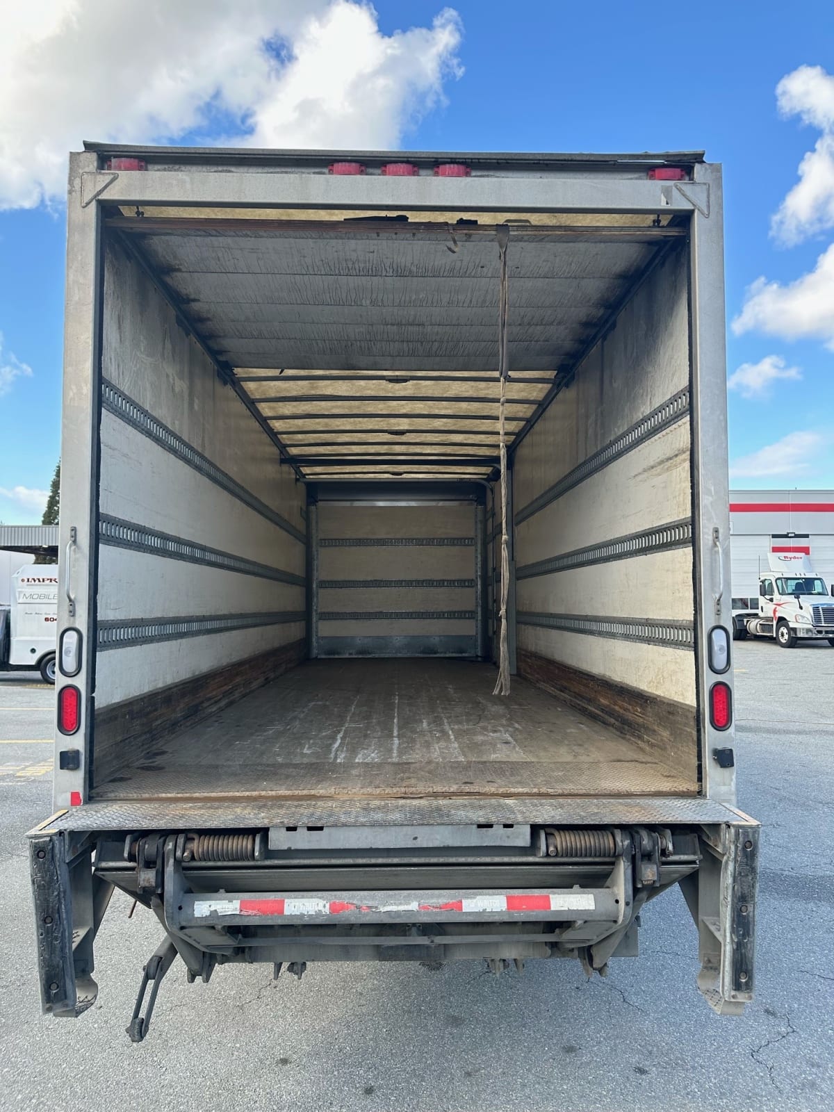 2017 Freightliner/Mercedes M2 106 669086