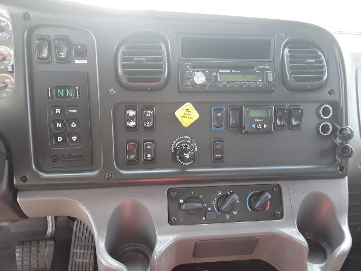 2017 Freightliner/Mercedes M2 106 669094