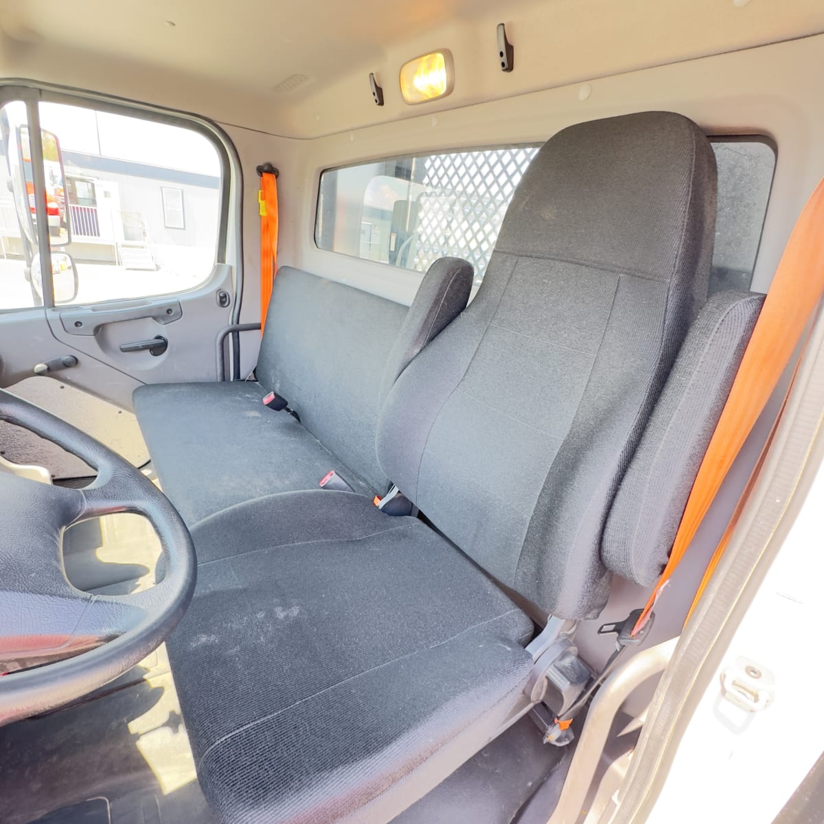 2017 Freightliner/Mercedes M2 106 669102