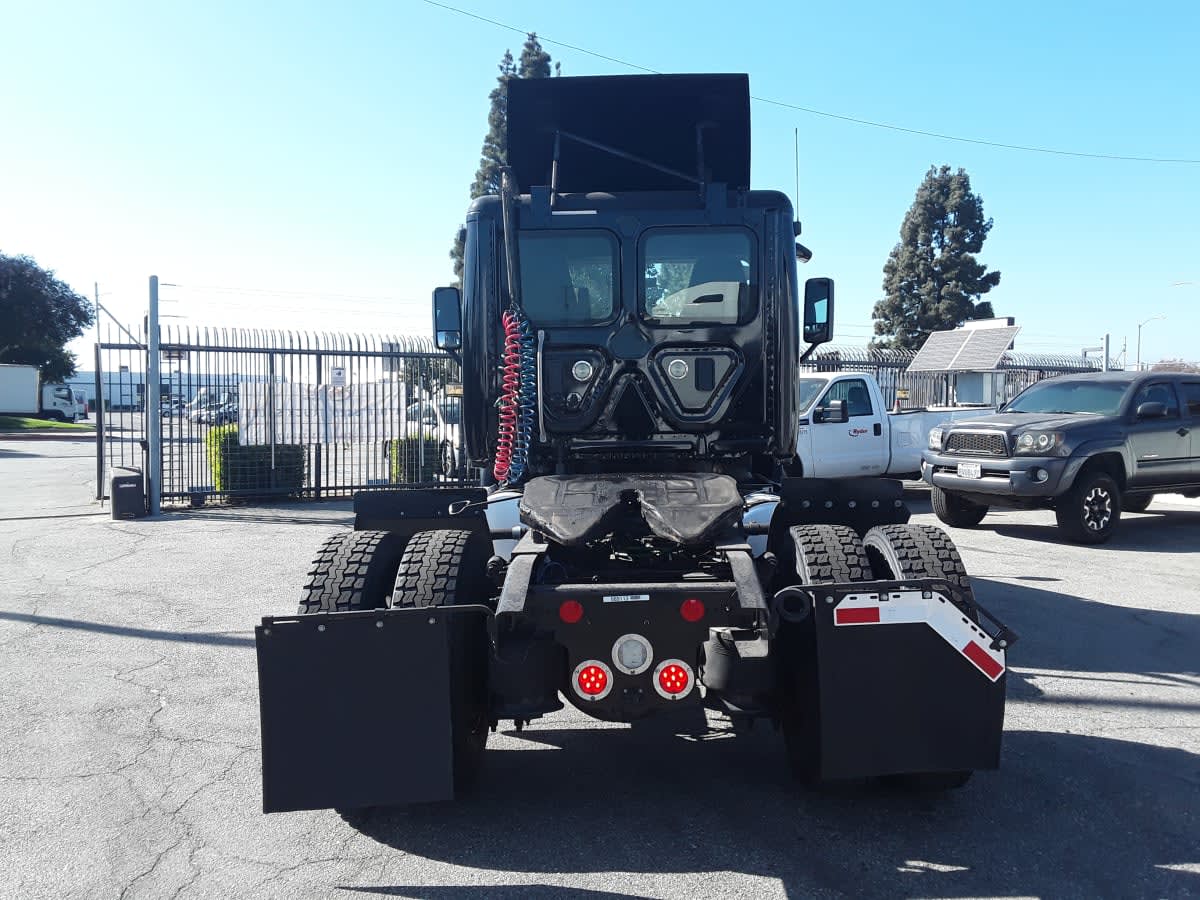 2017 Freightliner Cascadia in Montebello, CA — photo 5