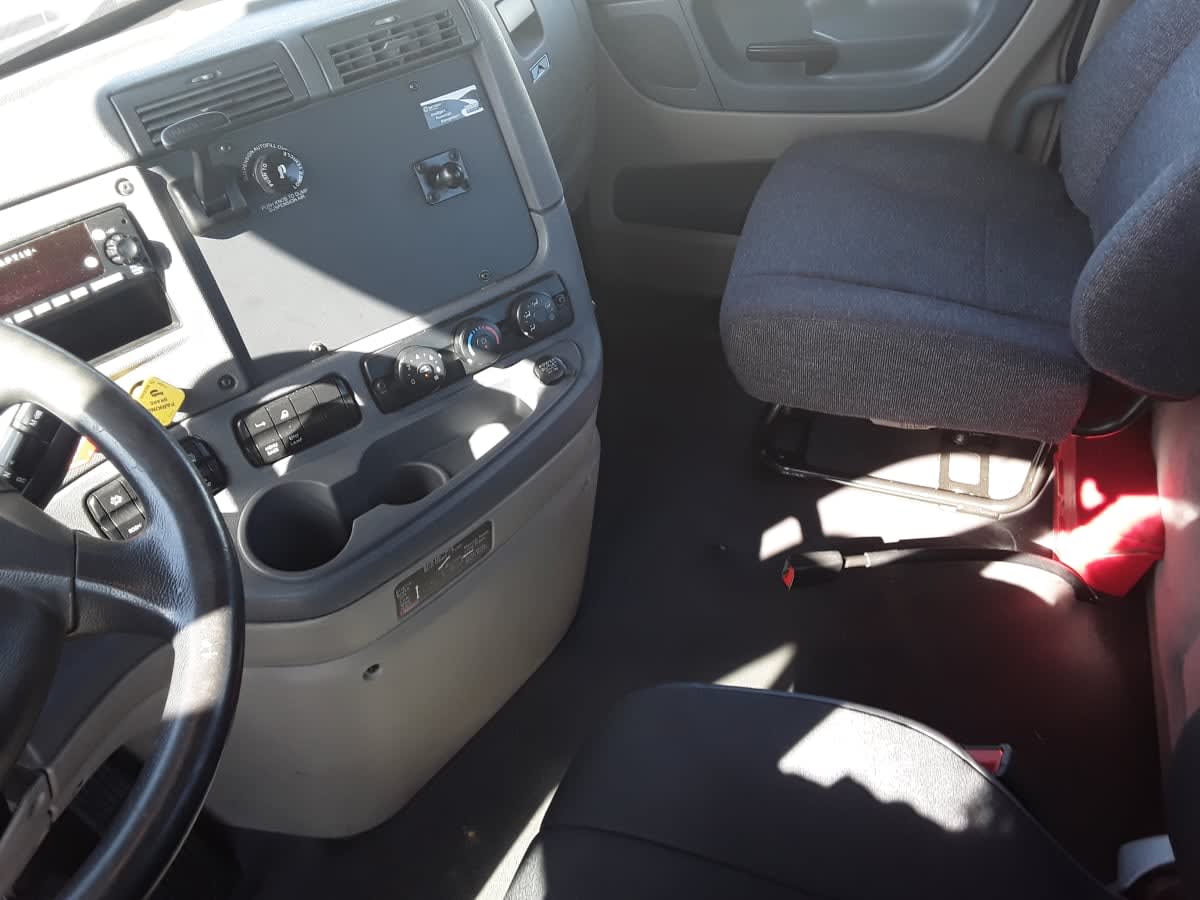 2017 Freightliner Cascadia in Montebello, CA — photo 7