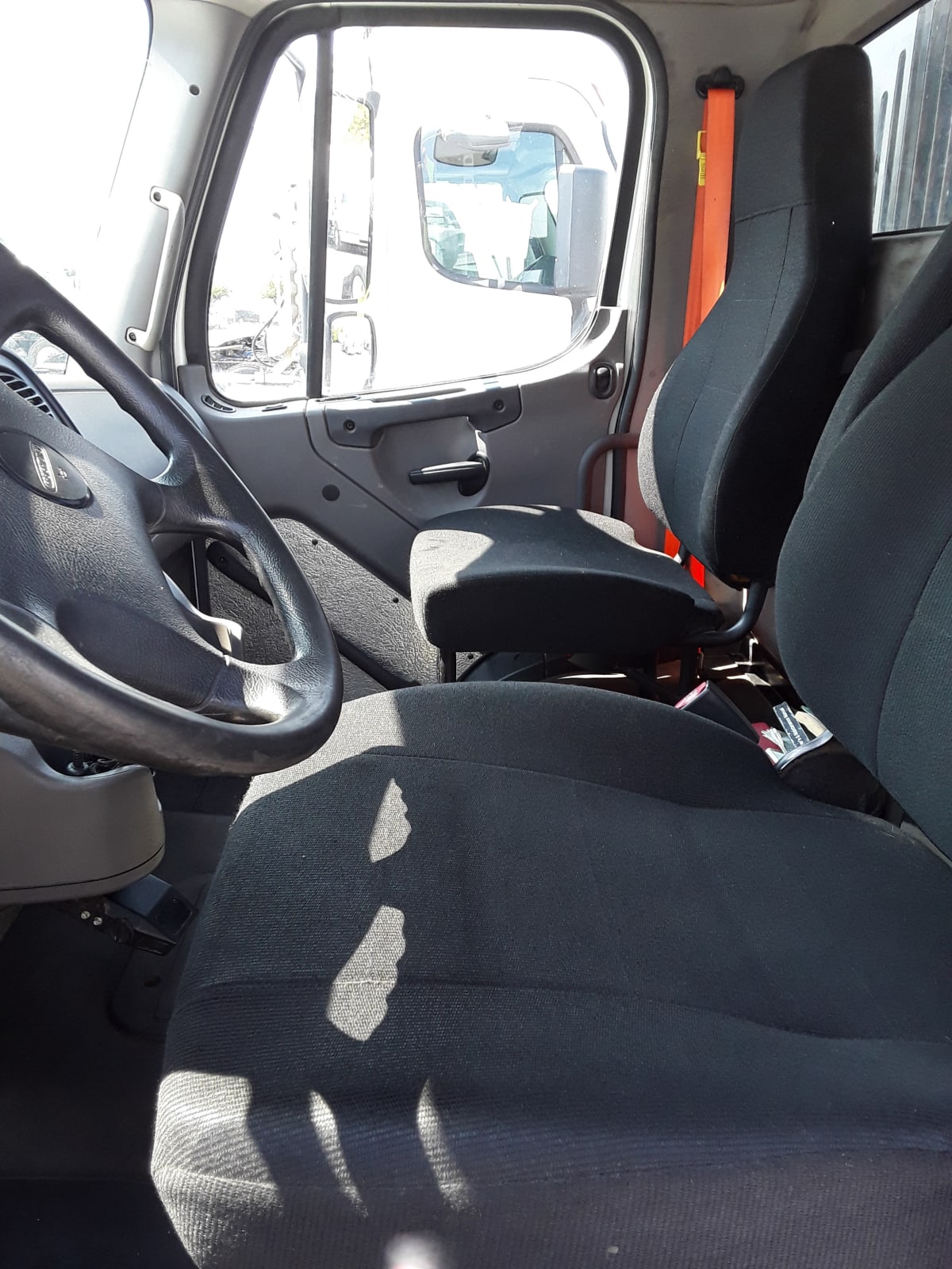 2017 Freightliner/Mercedes M2 106 669176