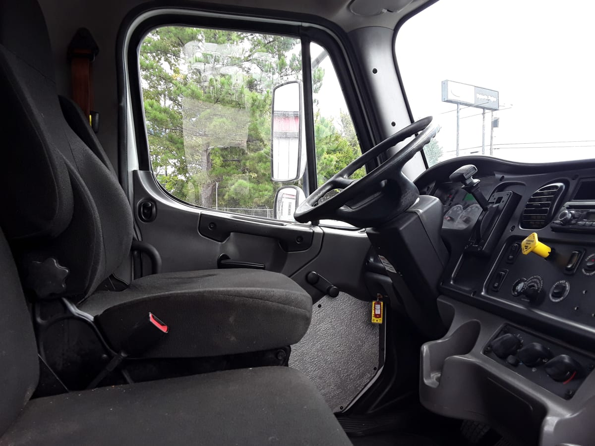 2016 Freightliner/Mercedes M2 106 669206