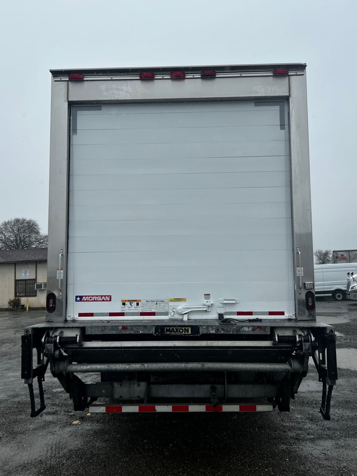 2017 International 4300 - image 5