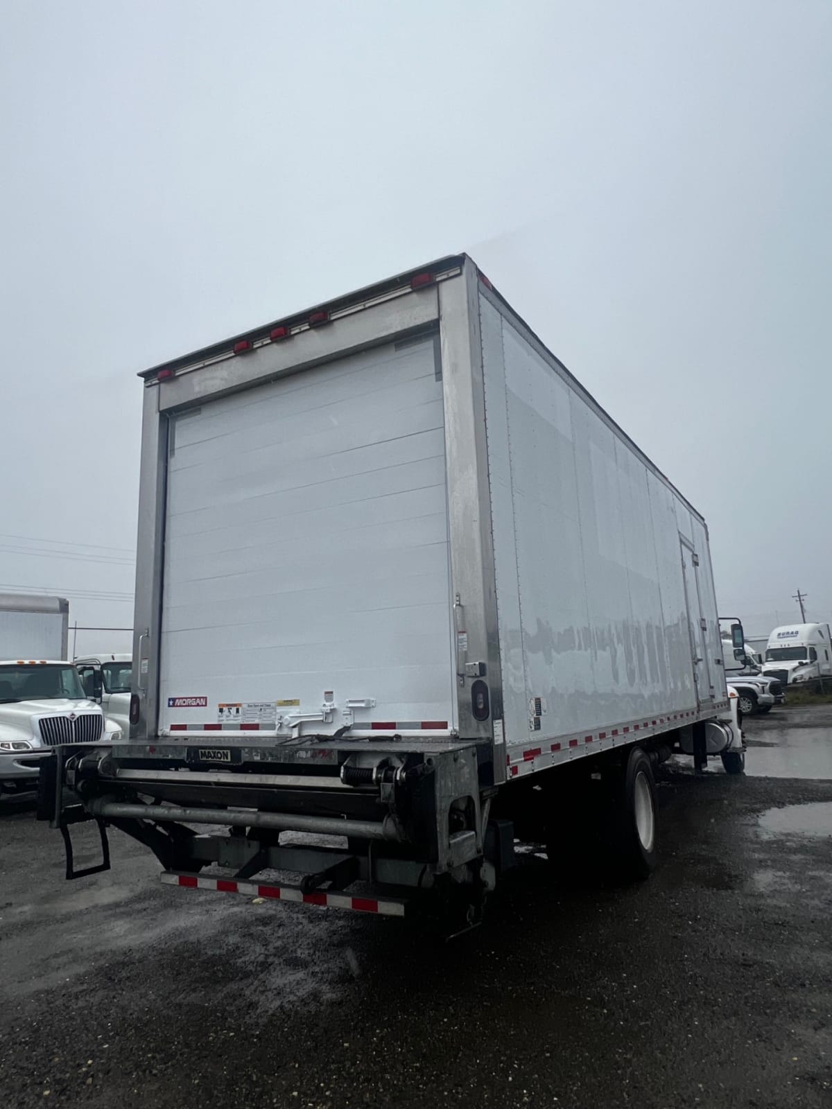 2017 International 4300 - image 4