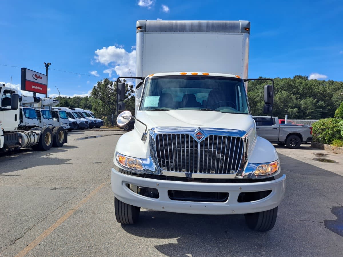 2017 International 4300 in Salisbury, MA — photo 2