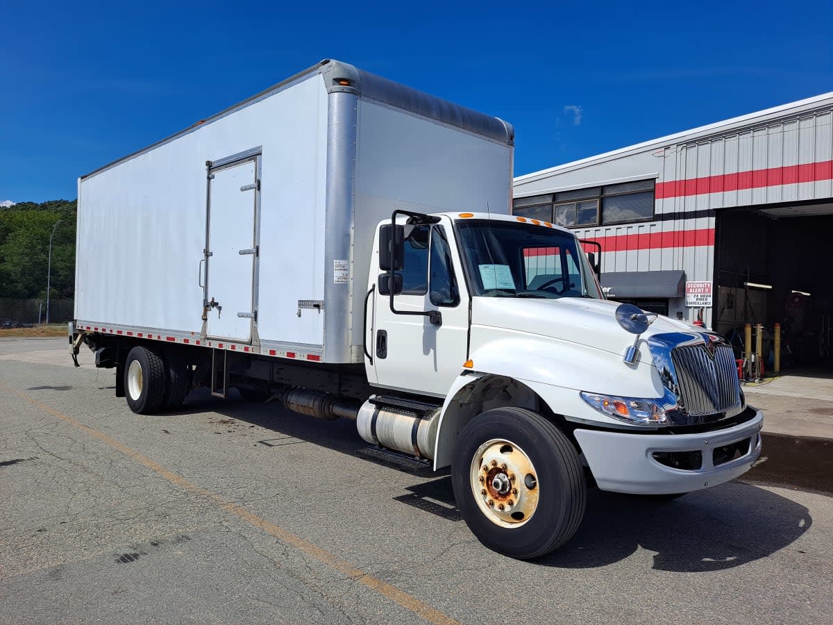 2017 International 4300 in Salisbury, MA — photo 3