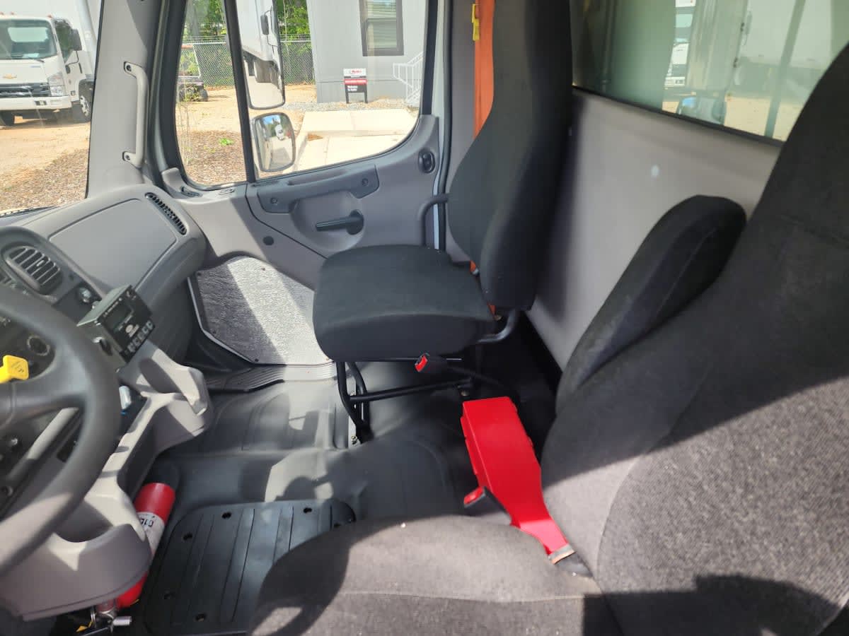 2017 Freightliner/Mercedes M2 106 669668