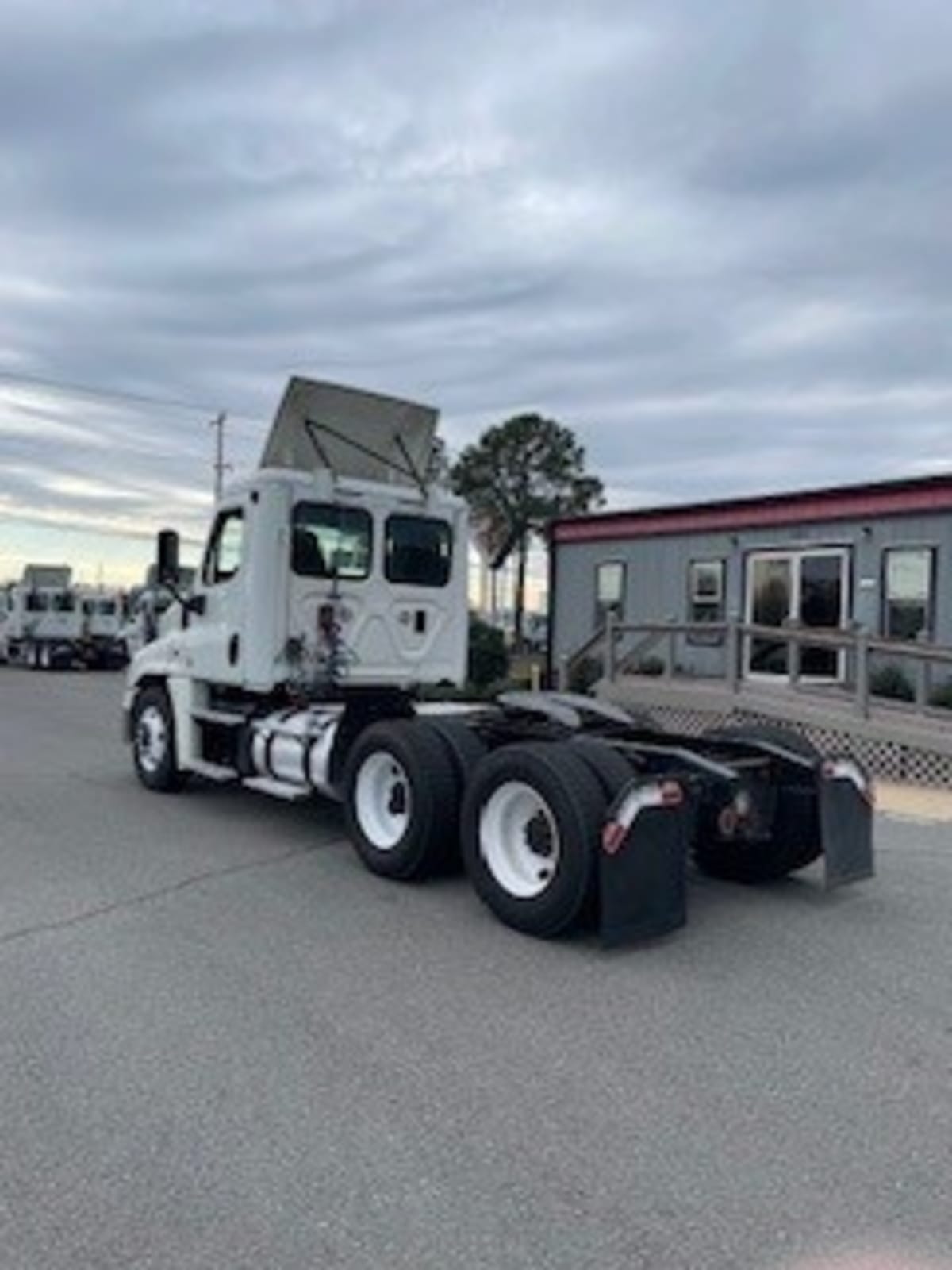 2016 Freightliner - image 6