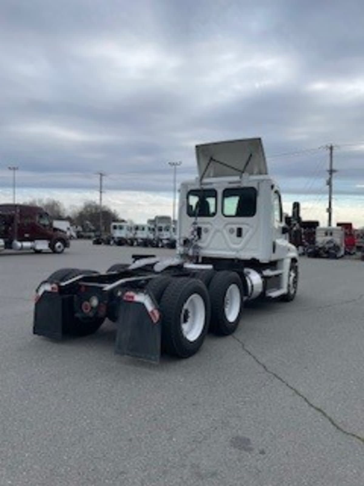 2016 Freightliner - image 4