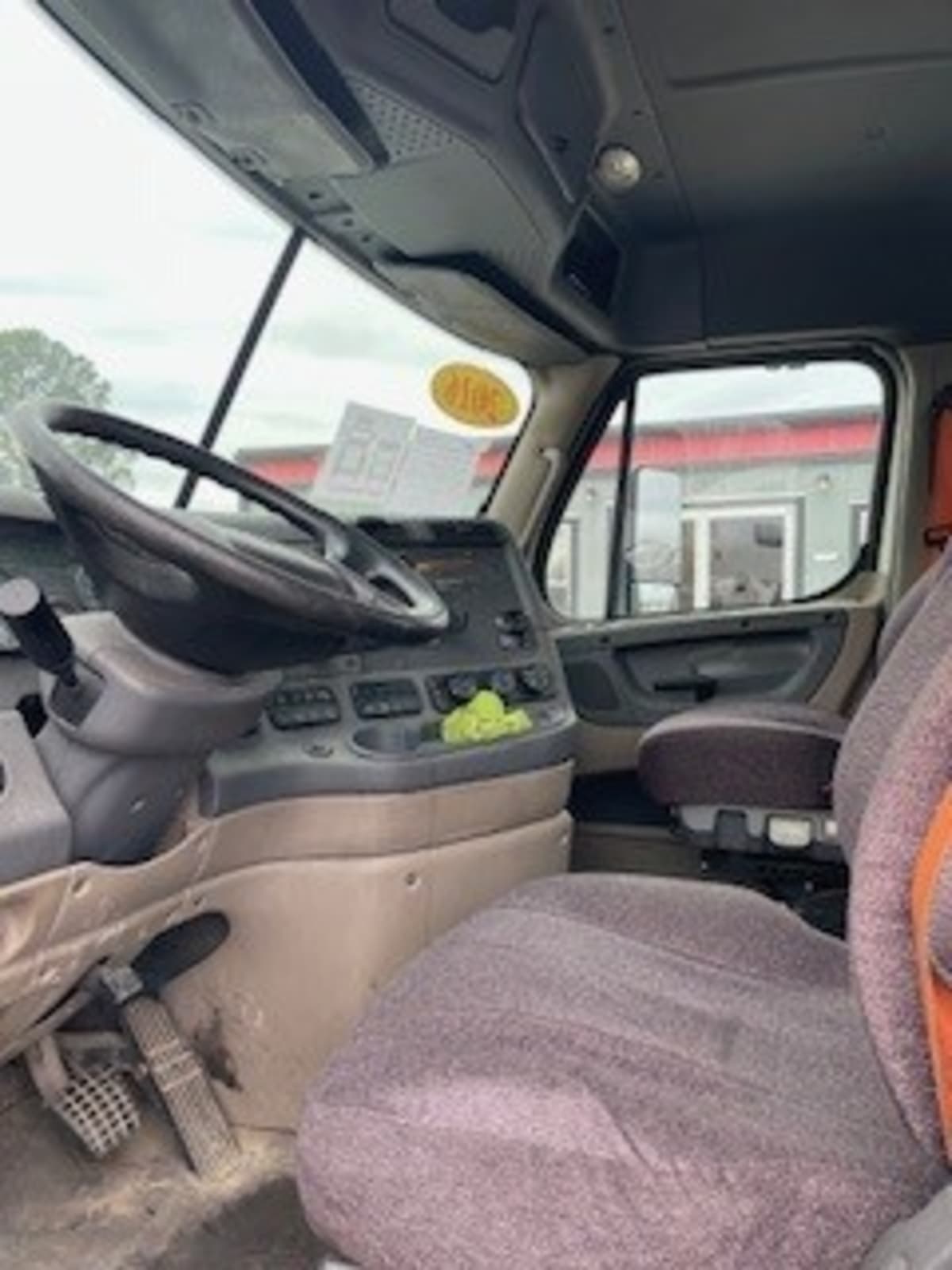 2016 Freightliner - image 7