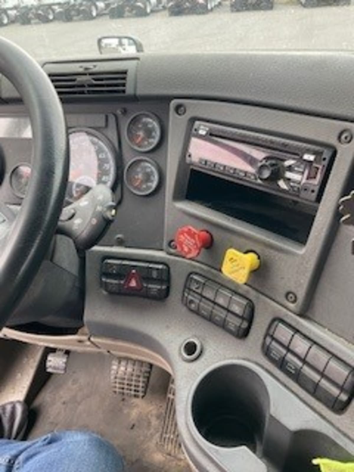 2016 Freightliner - image 8