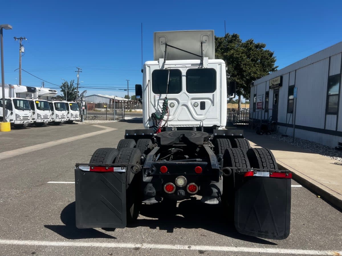 2016 Freightliner Cascadia in West Sacramento, CA — photo 5