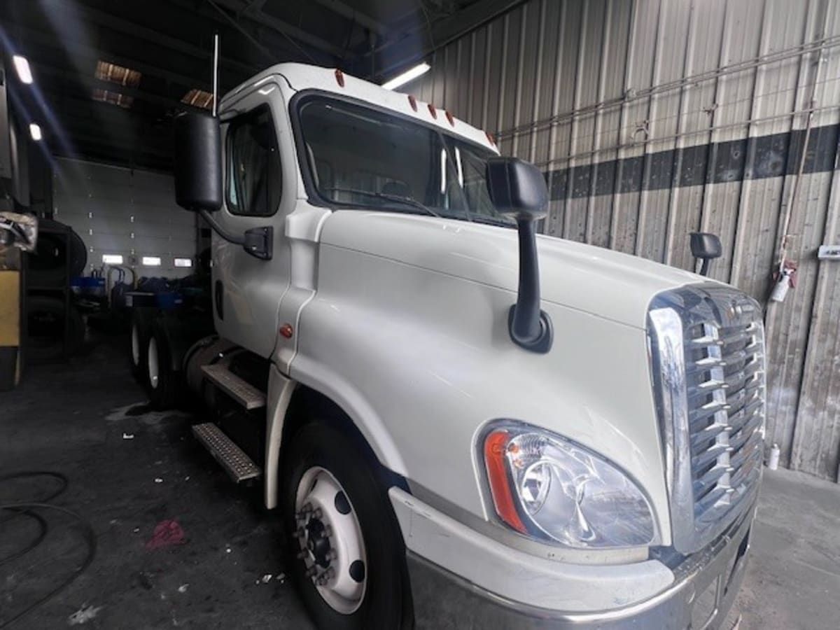 2017 Freightliner/Mercedes CASCADIA 125 670072