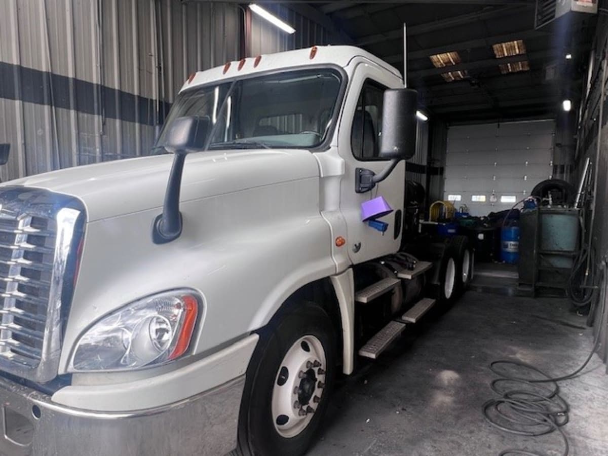 2017 Freightliner/Mercedes CASCADIA 125 670072