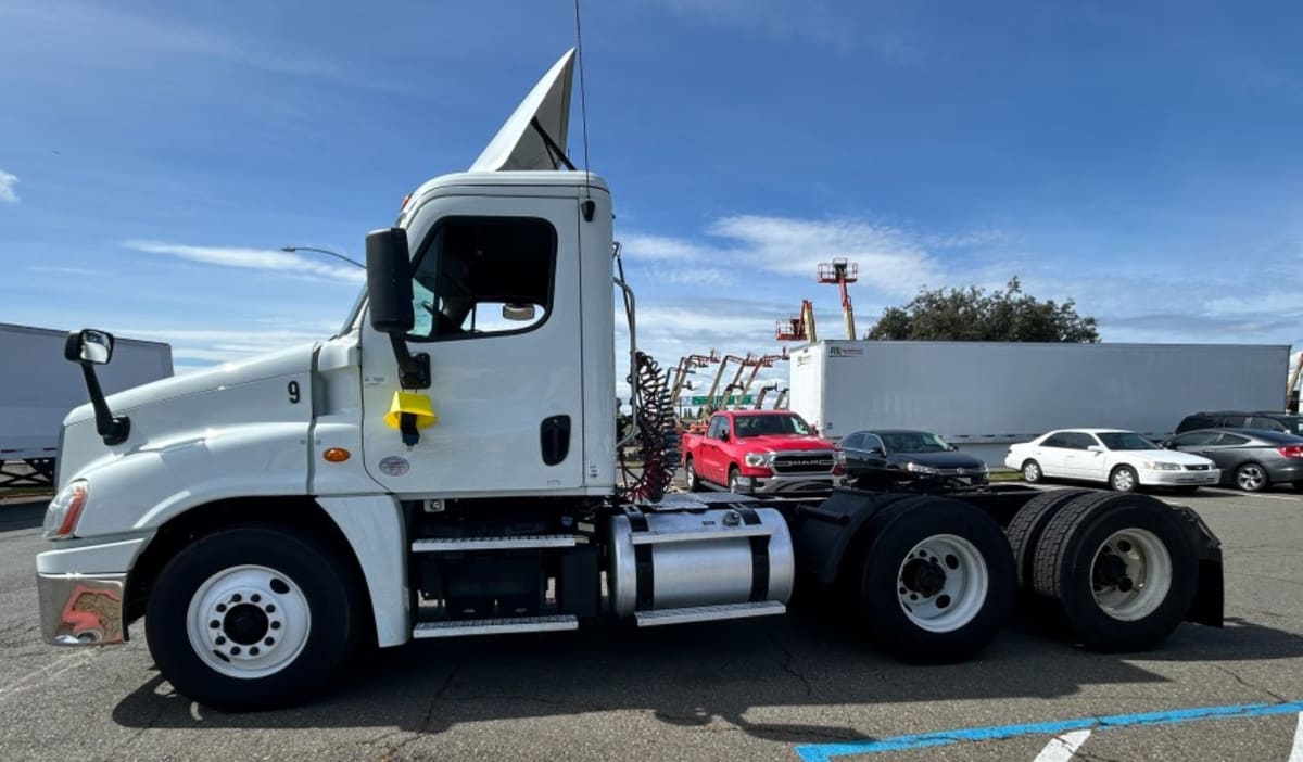 2017 Freightliner/Mercedes CASCADIA 125 670079