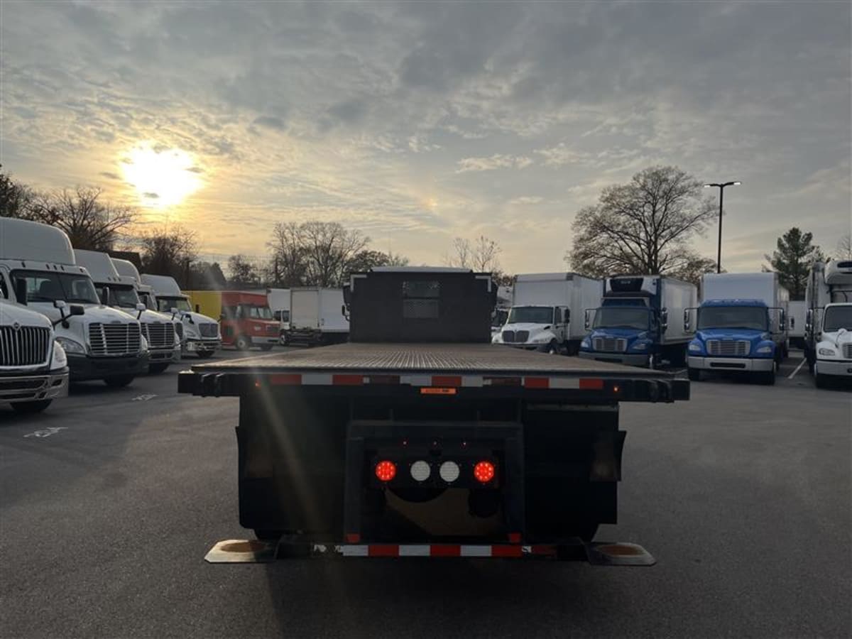 2017 Freightliner/Mercedes M2 106 670095