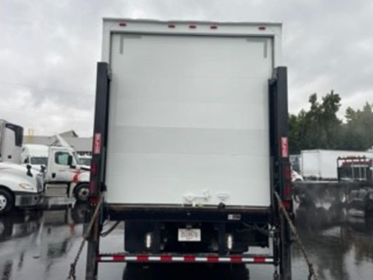 2016 Freightliner/Mercedes M2 106 670105