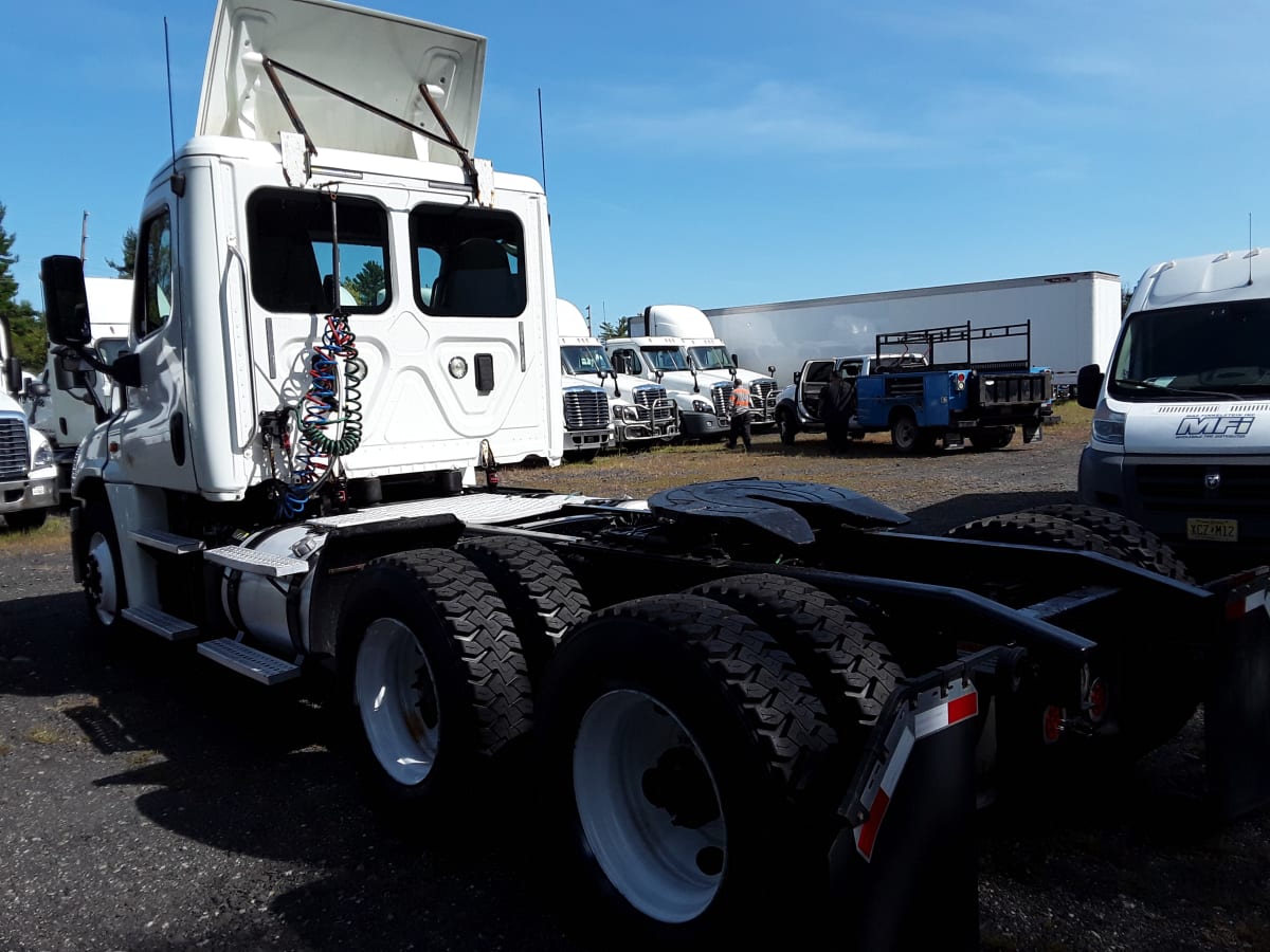 2017 Freightliner/Mercedes CASCADIA 125 670136