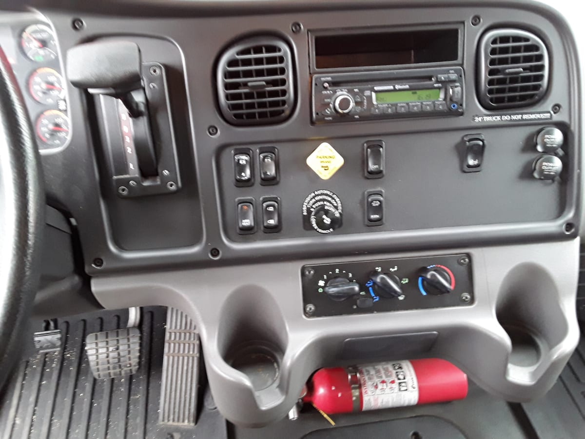 2017 Freightliner/Mercedes M2 106 670263