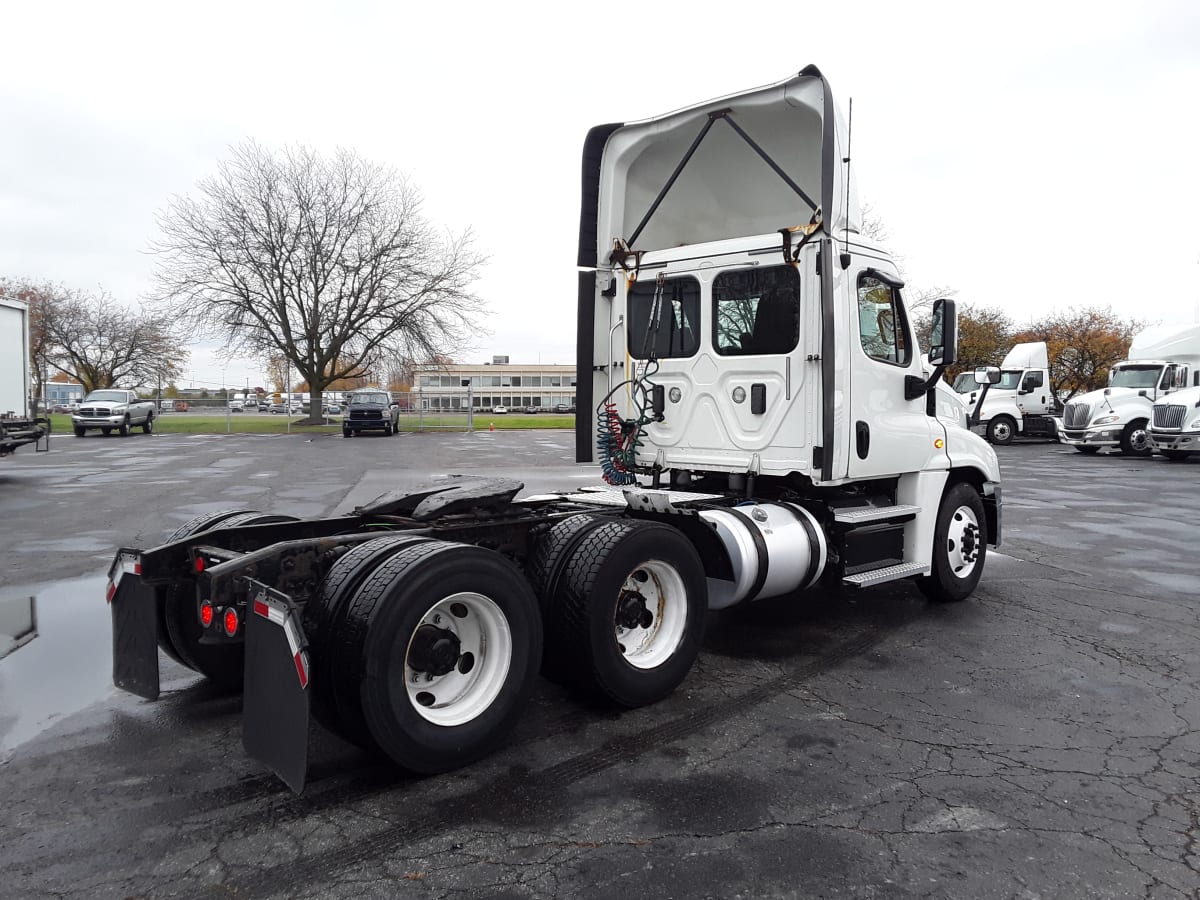 2017 Freightliner/Mercedes CASCADIA 125 670275