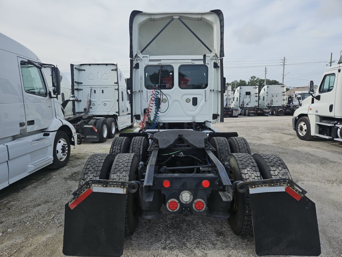 2017 Freightliner/Mercedes CASCADIA 125 670280