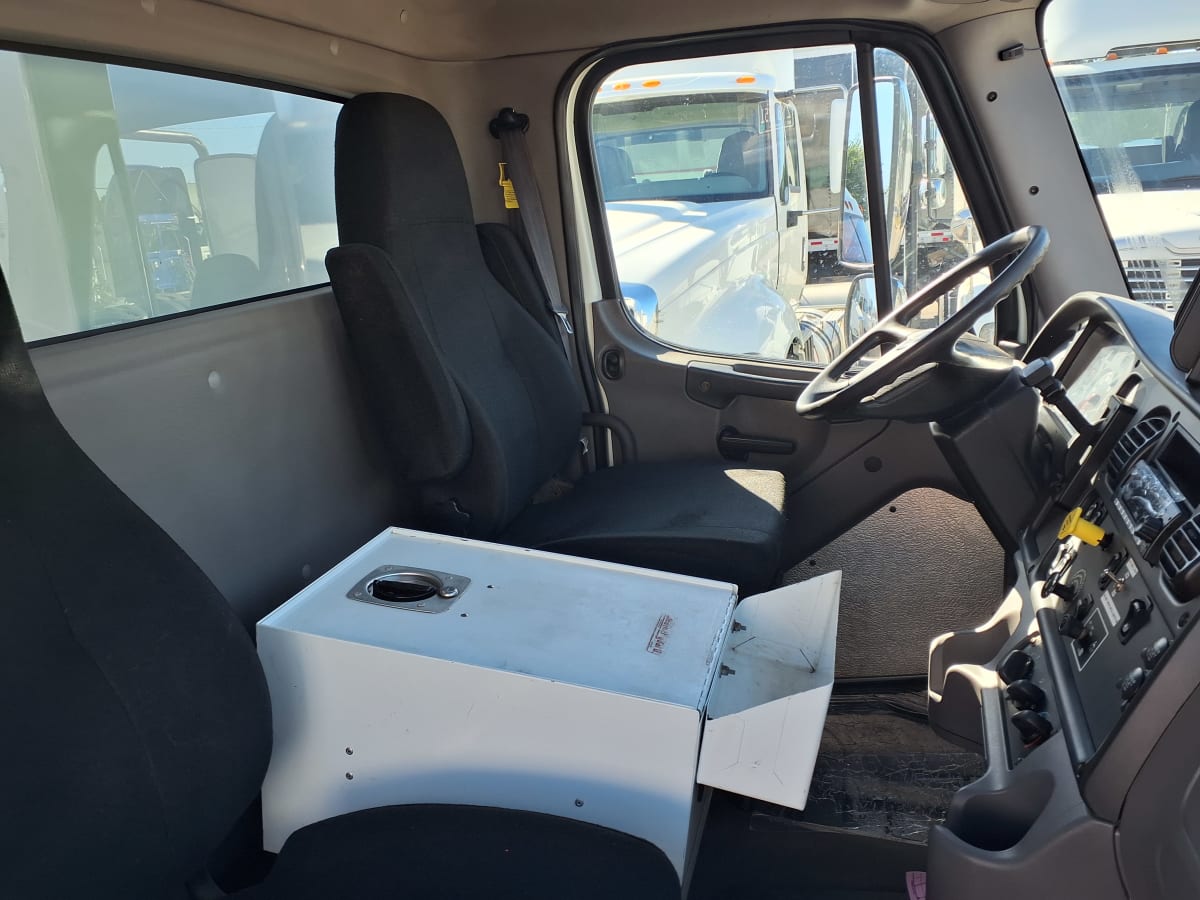 2017 Freightliner/Mercedes M2 106 670327