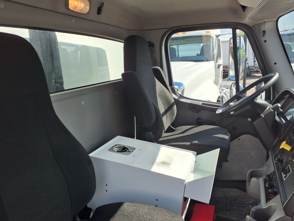 2017 Freightliner/Mercedes M2 106 670328
