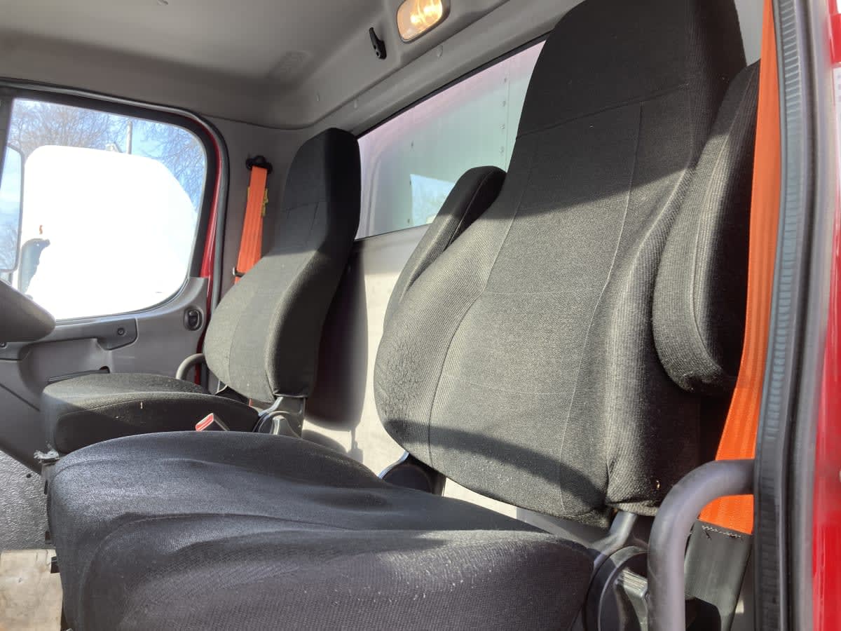 2017 Freightliner/Mercedes M2 106 670418