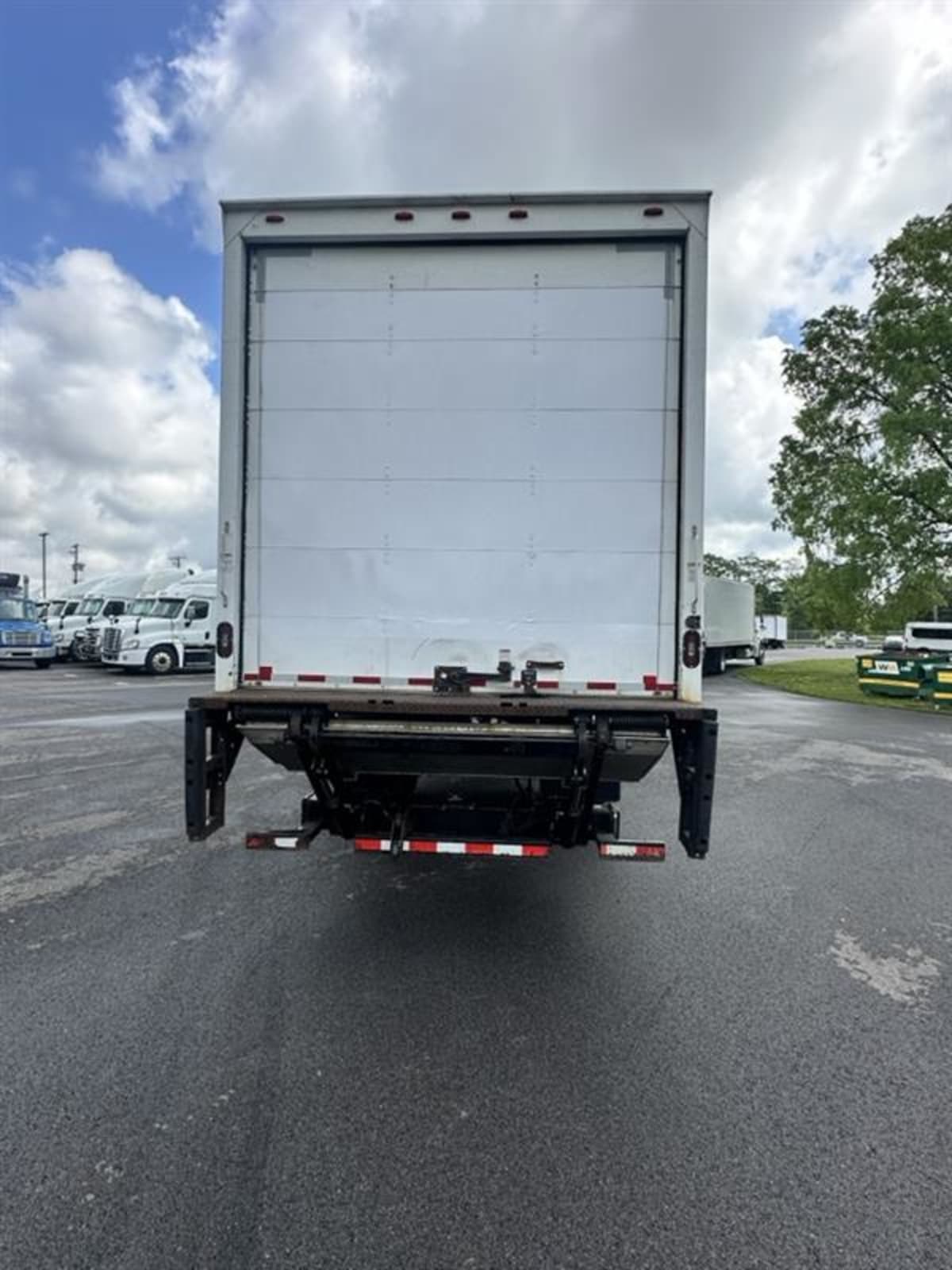 2017 Freightliner/Mercedes M2 106 670683