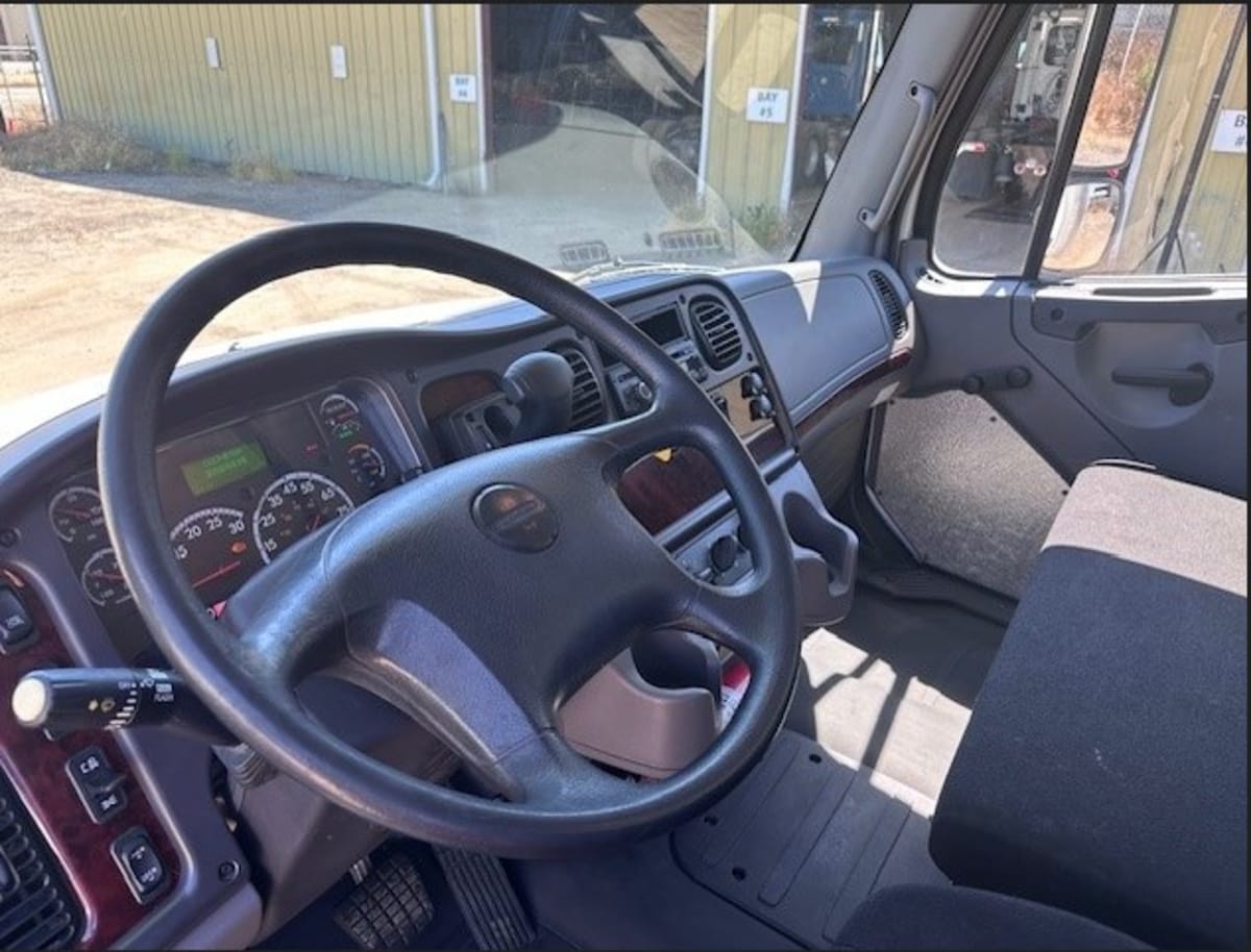 2017 Freightliner/Mercedes M2 106 670684