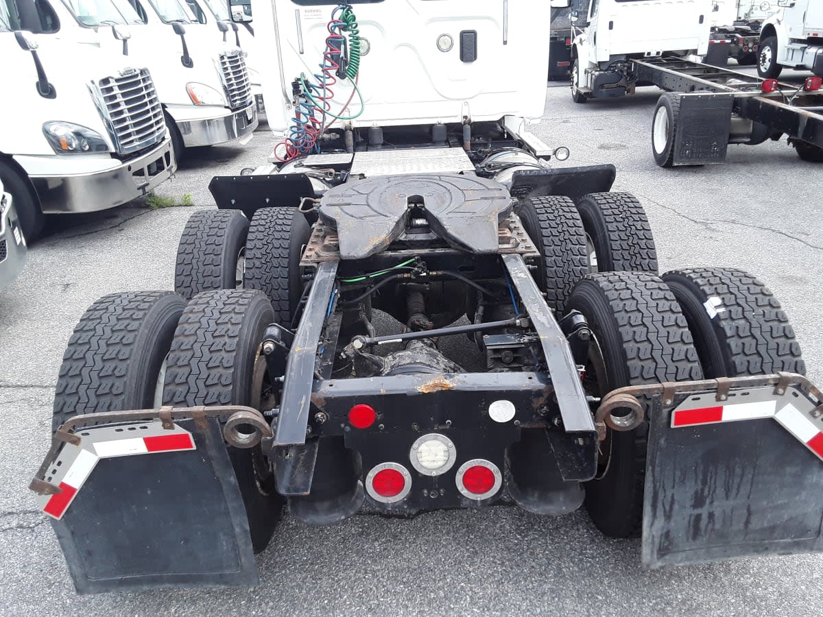 2017 Freightliner CASCADIA 125 670748