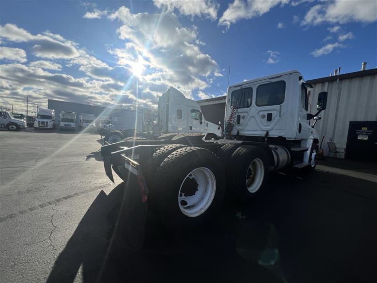 2017 Freightliner/Mercedes CASCADIA 125 670750