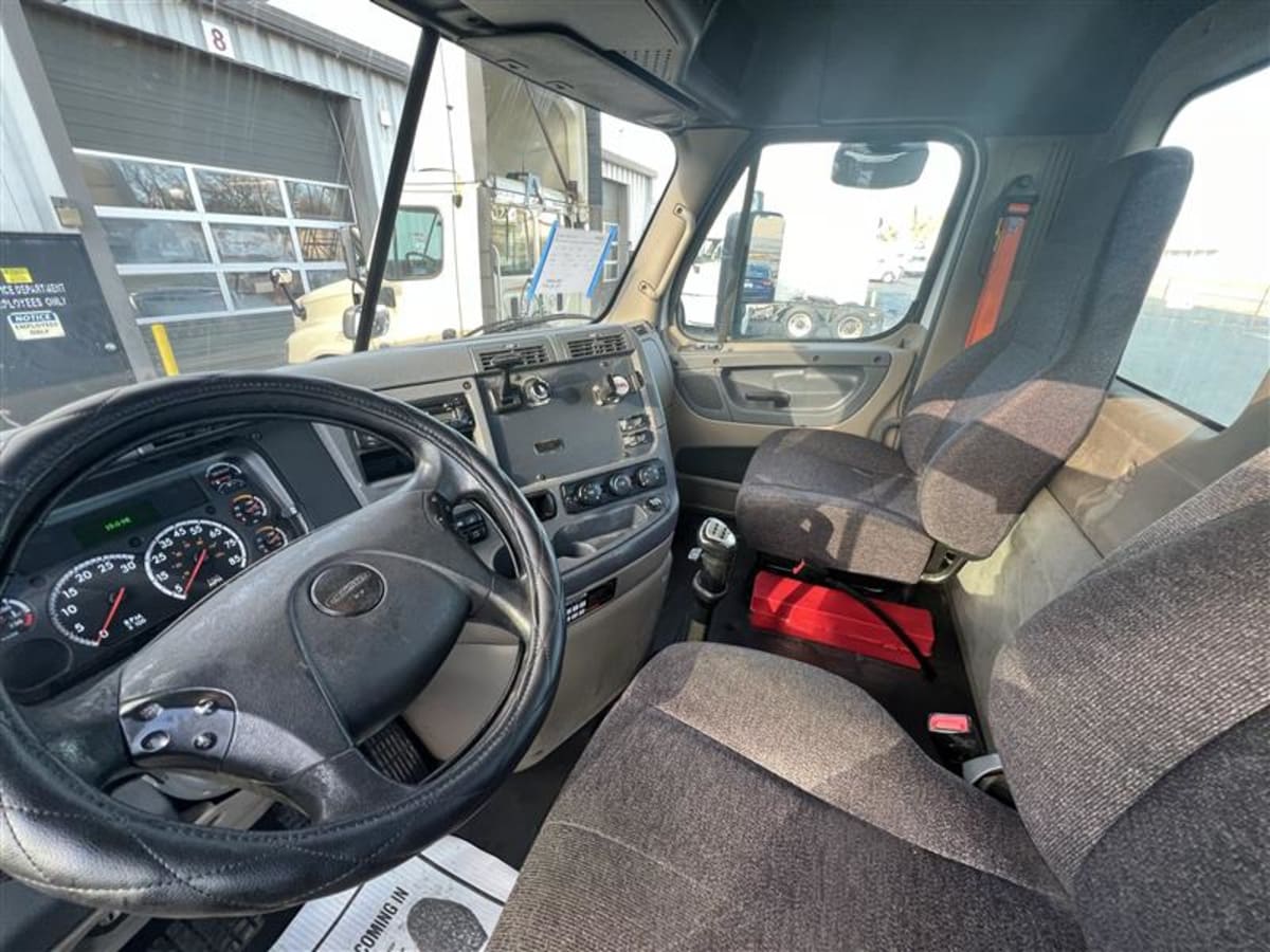 2017 Freightliner/Mercedes CASCADIA 125 670750