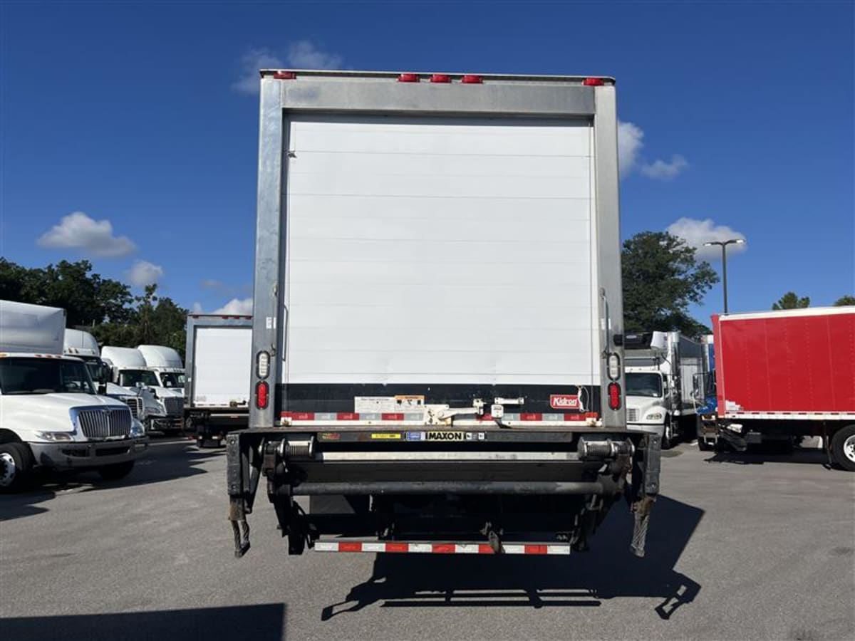2017 Freightliner M2 106 670837