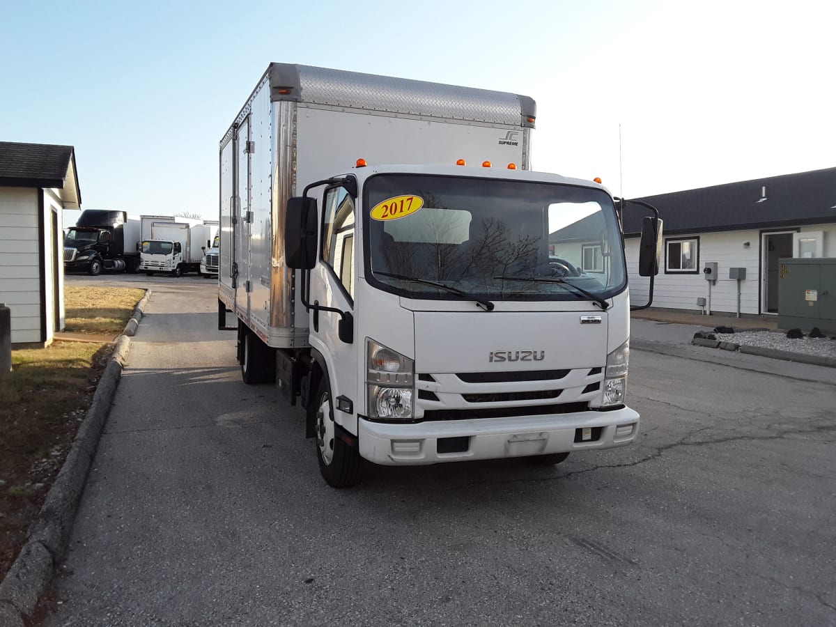 2017 Isuzu NPR 670885