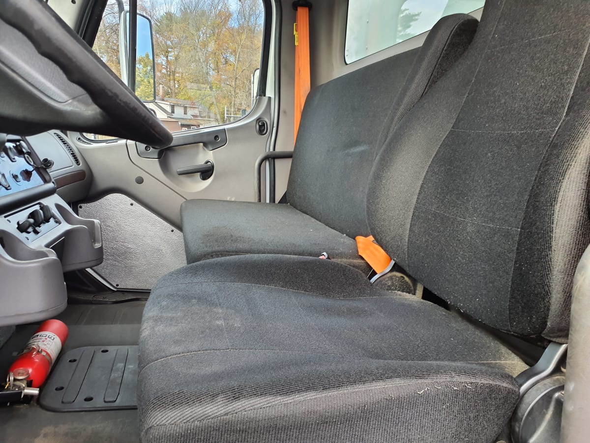 2017 Freightliner/Mercedes M2 106 670896