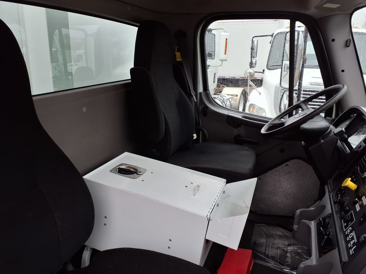 2017 Freightliner/Mercedes M2 106 670986