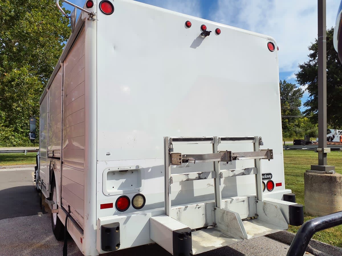 2017 Freightliner M2 106 670989