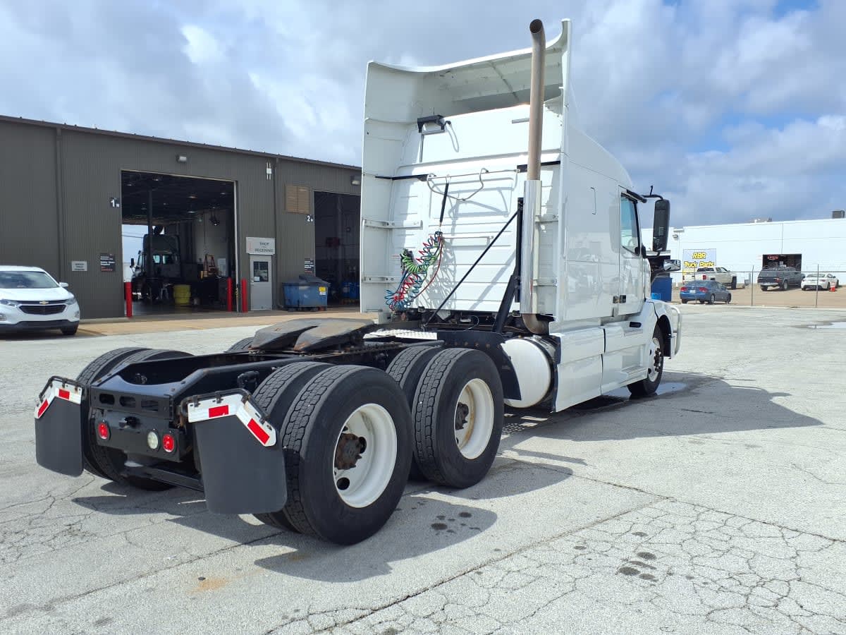 2017 Volvo - image 4