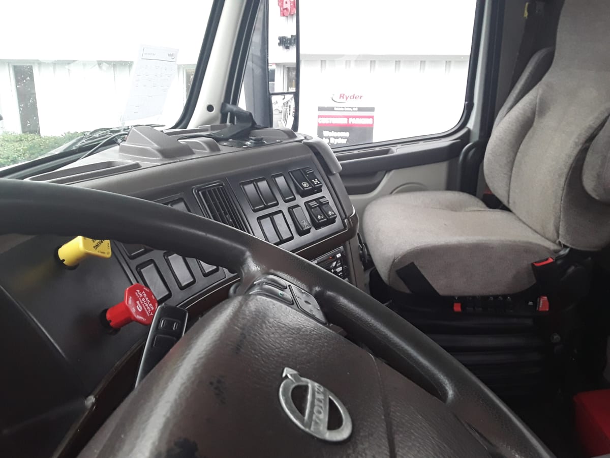 2017 Volvo VNL64TRACTOR 671033