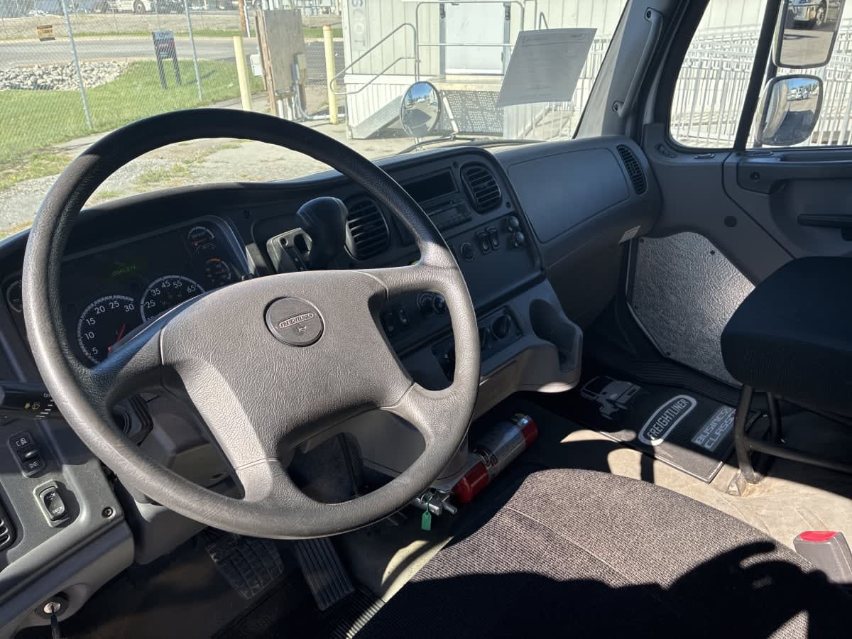 2017 Freightliner M2 106 in Syracuse, NY — photo 7
