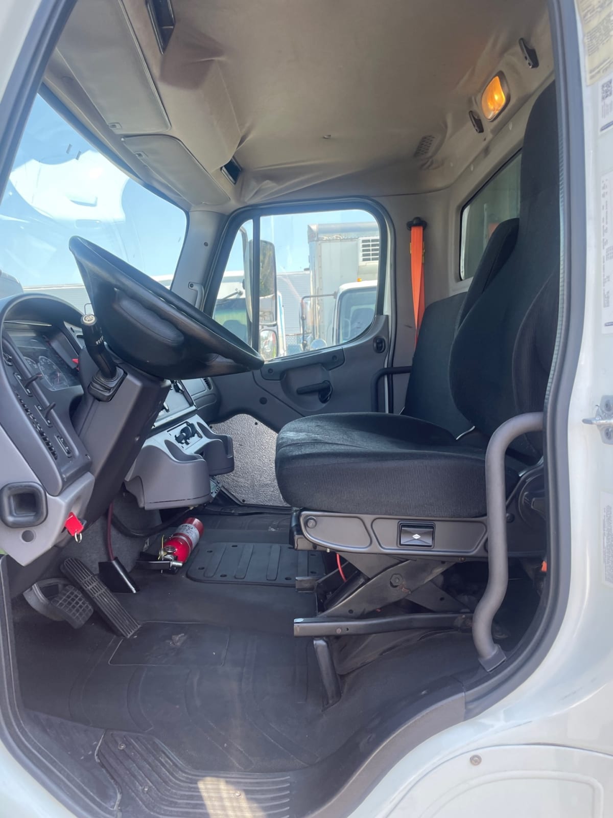 2017 Freightliner/Mercedes M2 106 671135